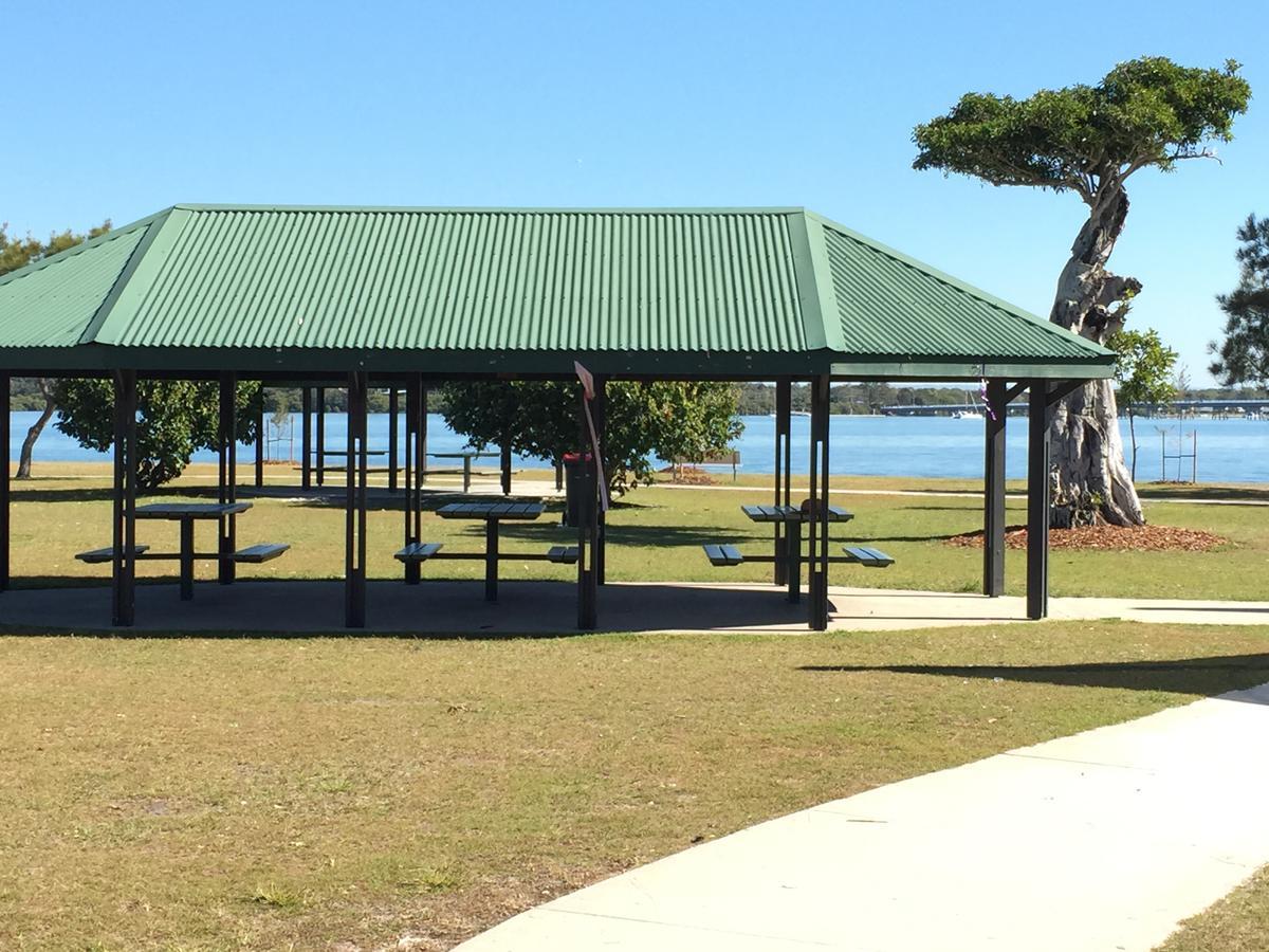 Bribie Waterways Motel Bongaree Zewnętrze zdjęcie